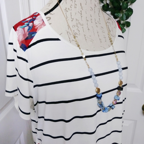Avenue Short Sleeve Stripe & Floral Top Size 14 - Picture 5 of 7